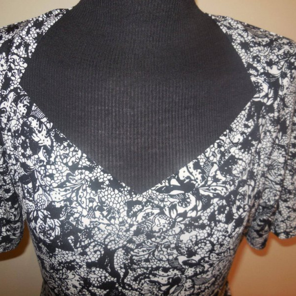 Top Black-White short sleeve Stretchy Jersey Knit spring summer blouse shirt - Picture 5 of 8